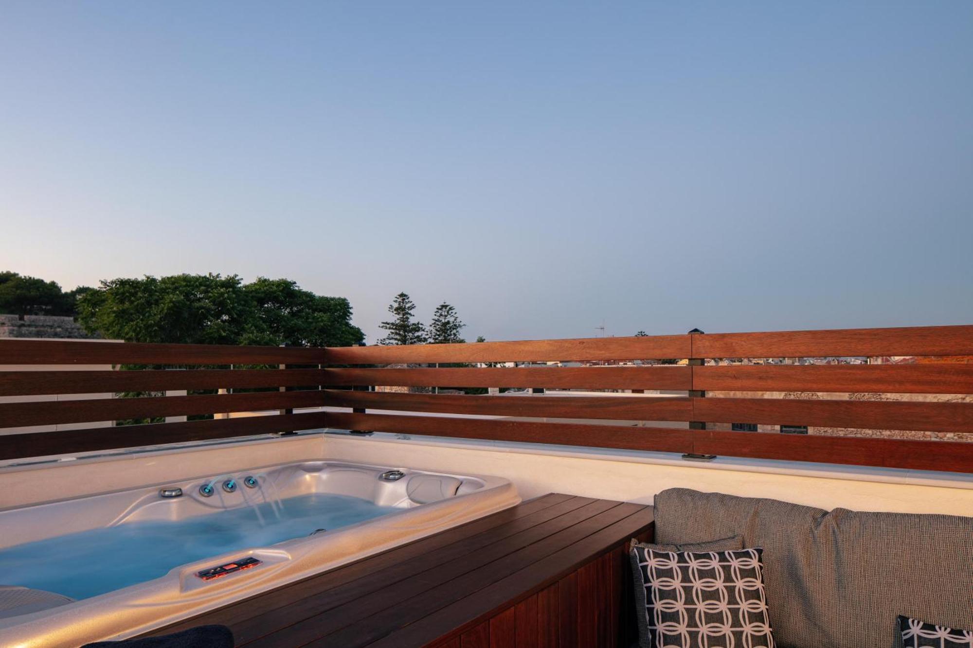 Le Bijou Luxury Suites Rethymno Esterno foto