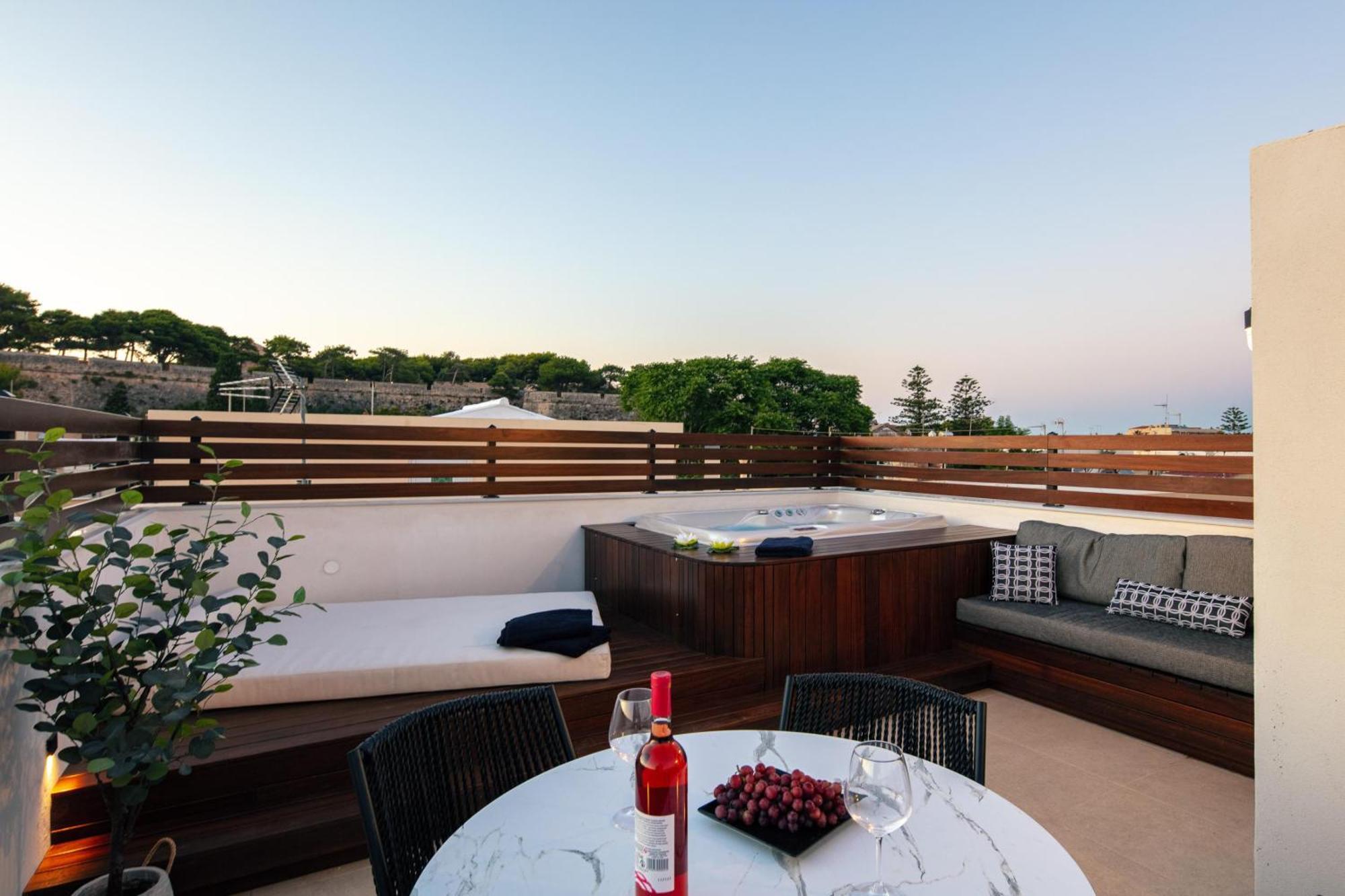 Le Bijou Luxury Suites Rethymno Esterno foto